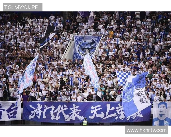 球迷冲进足球场抱球星的精彩瞬间盘点和背后故事揭秘